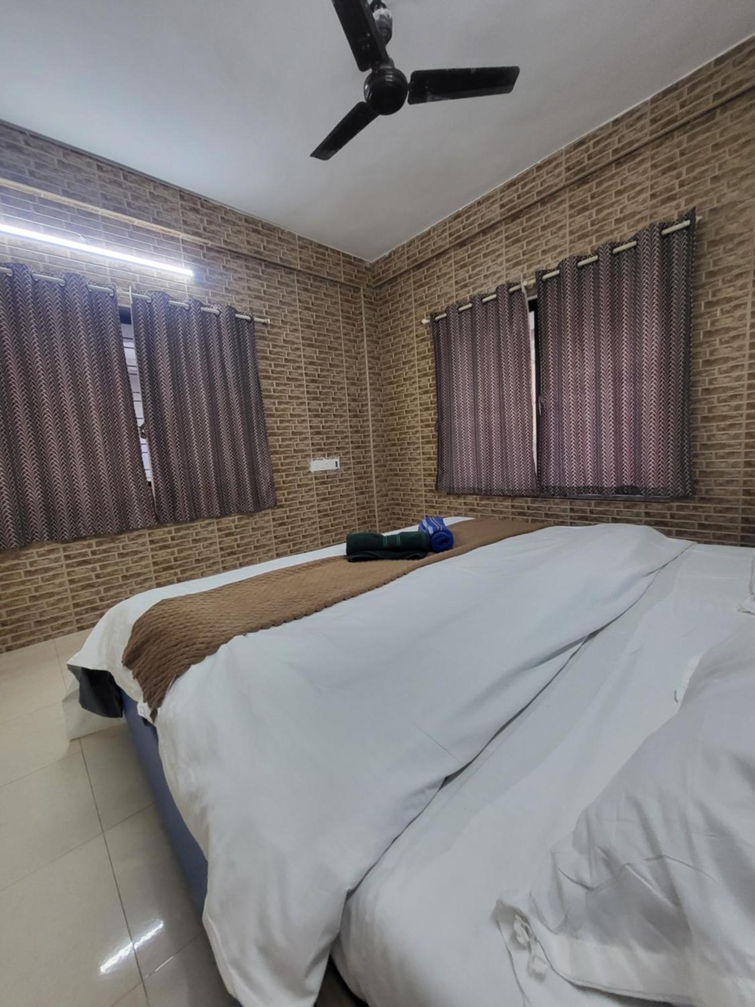 The Perfect Stays Para Disco Big Pool Cricket Turf Villa Lonavala Ngoại thất bức ảnh