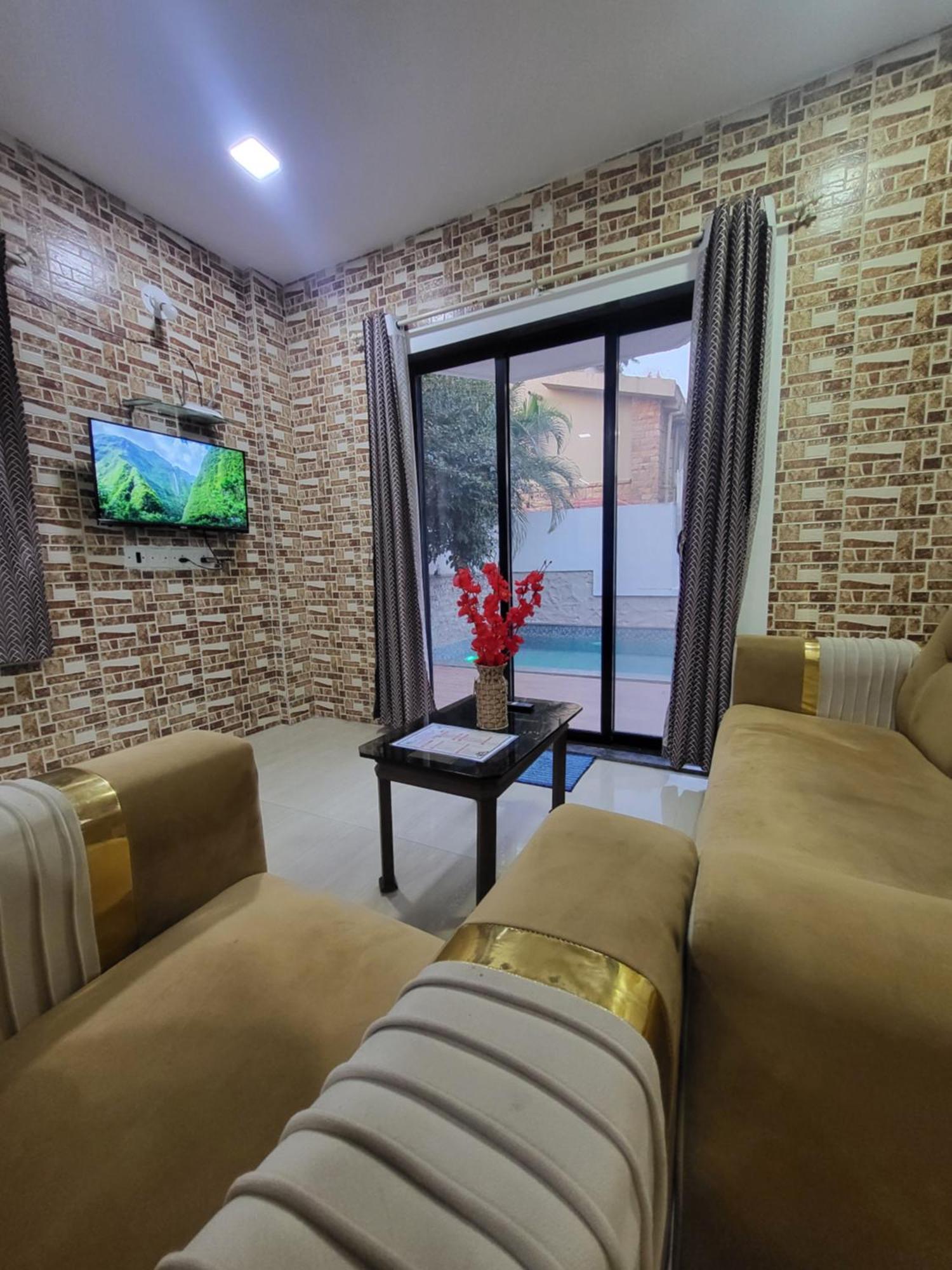 The Perfect Stays Para Disco Big Pool Cricket Turf Villa Lonavala Ngoại thất bức ảnh