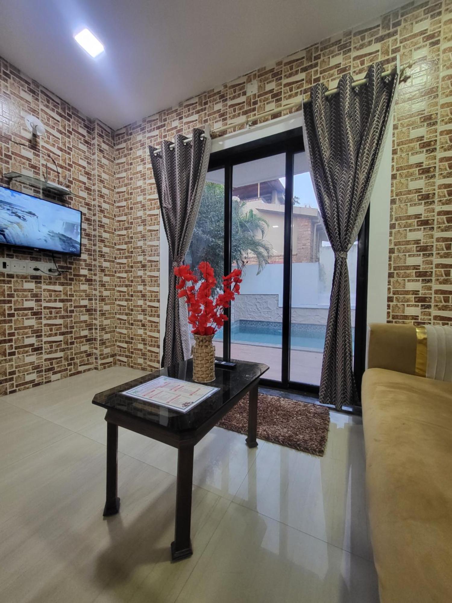 The Perfect Stays Para Disco Big Pool Cricket Turf Villa Lonavala Ngoại thất bức ảnh